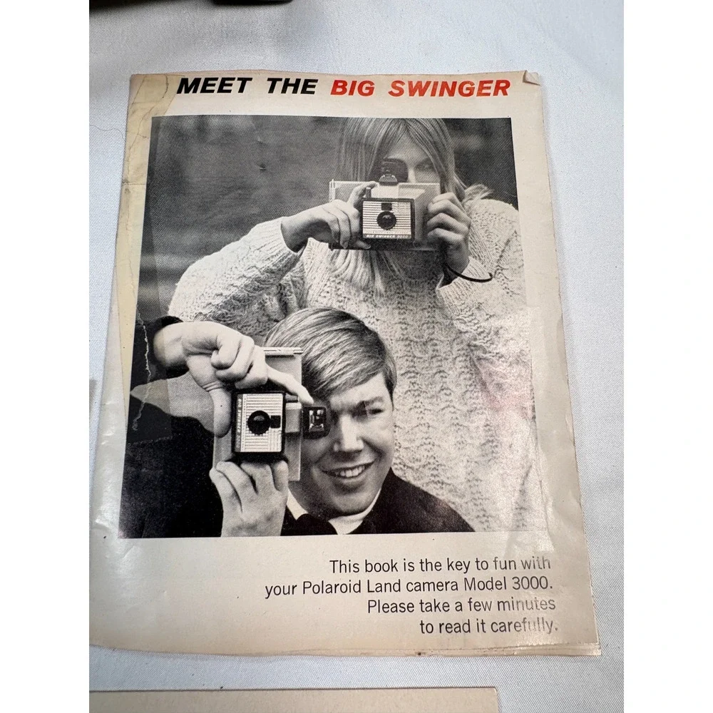 Vintage Polaroid THE SWINGER Model 20 Land Camera w/ Carry Case & Bulbs UNTESTED